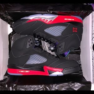 SOLD!Nike Jordan 5 Retro Top 3 Size 9.5 CZ1786-001